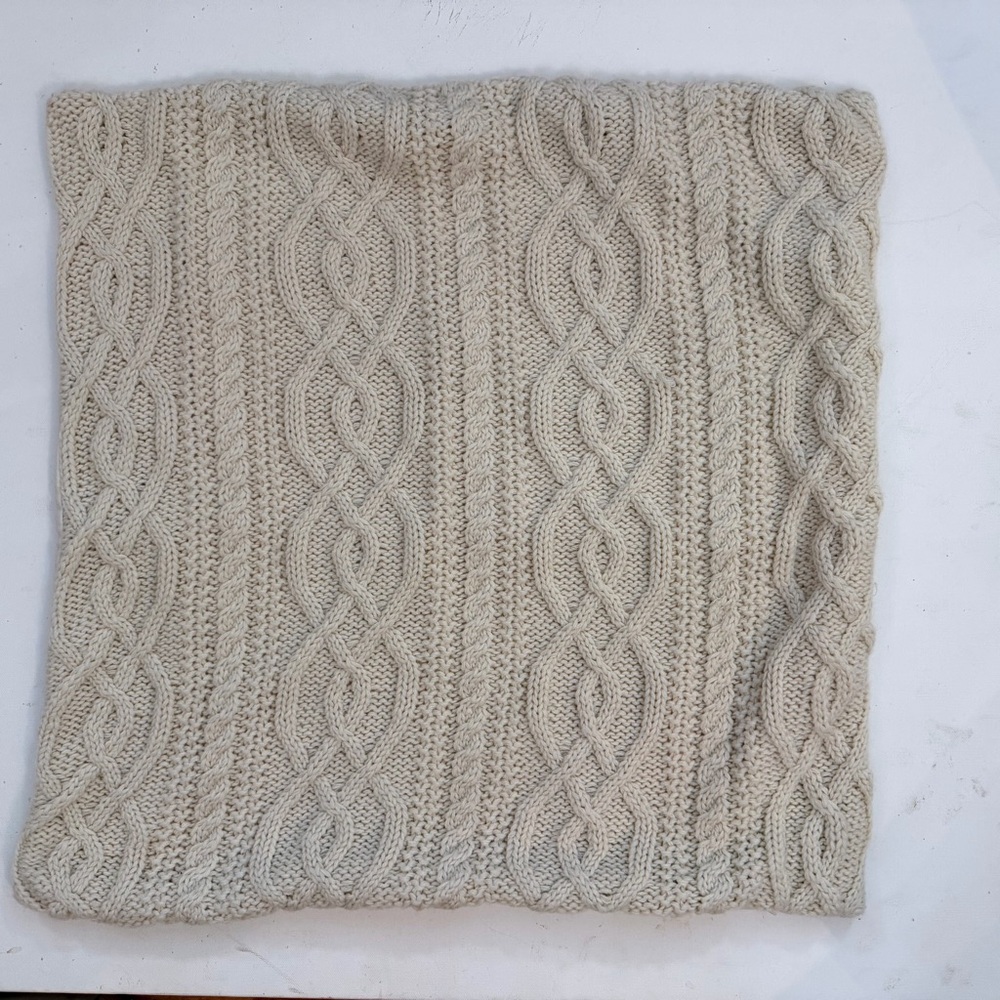 Cuddl Duds oatmeal crochet pillow cover 25”